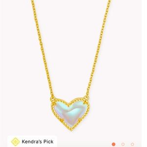 Nwt Kendra Scott Ari gold heart necklace with dichromatic glass stone
